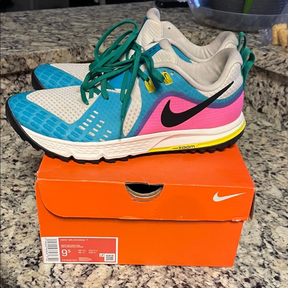 Nike Teal and Pink Athletic Shoes - Picture 1 of 12